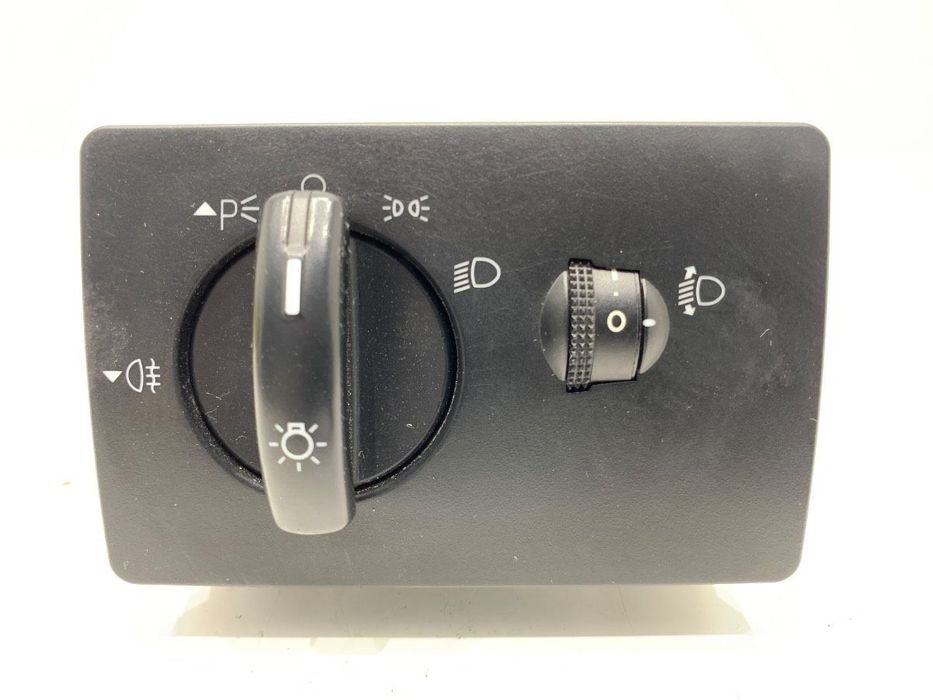 WŁĄCZNIK ŚWIATEŁ  FORD FOCUS II (DA_, HCP, DP) 2004 - 2013 1.6 74 kW [100 KM] benzyna 2004 -