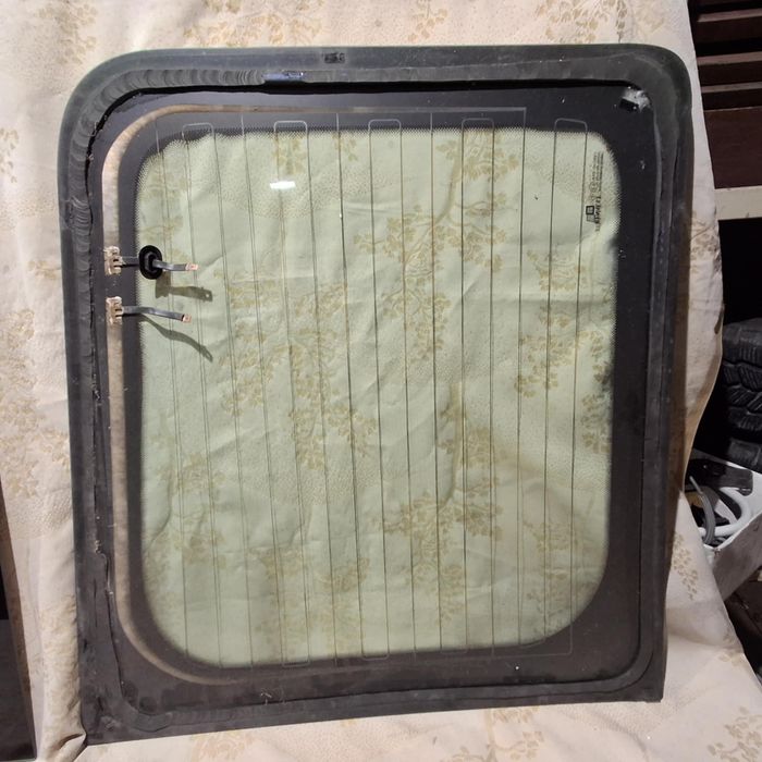 Szyby drzwi tylnych Renault Trafic III