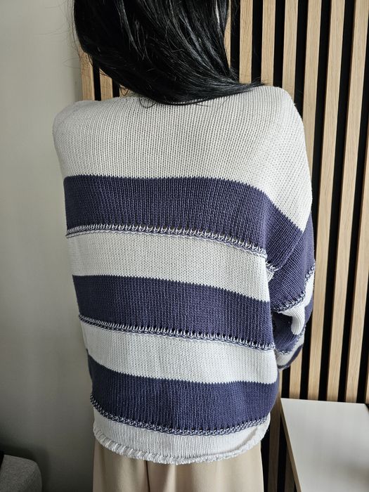 Sweter luźny  biało-granatowy klasyczny kapsułowy swobodny zimowy  Pau