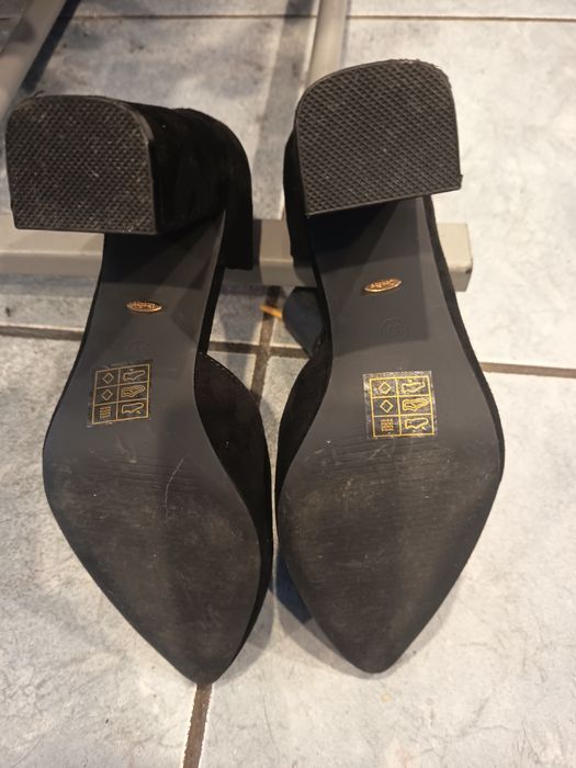 Buty jak nowe raz ubrane.
