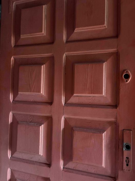 Drzwi z demontażu z pełnego drewna