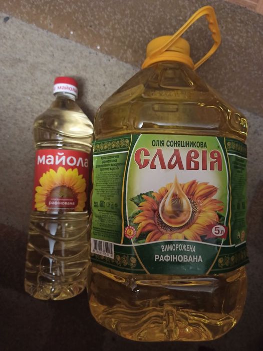 Олія соняшникова "Майола" в пляшках