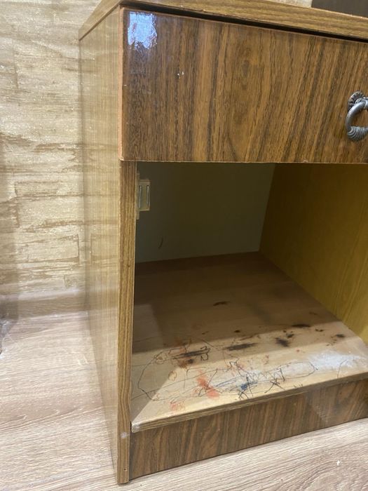 Тумбочка у спальню