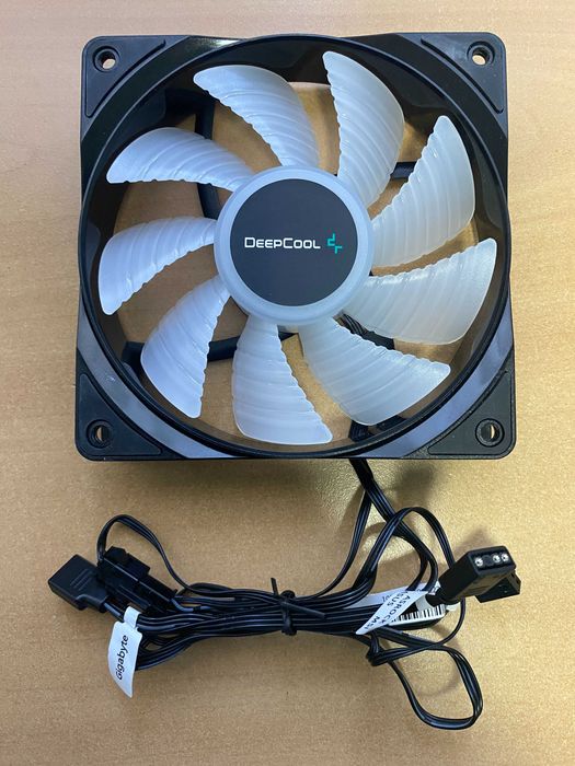 Корпусный вентилятор DeepCool CF120