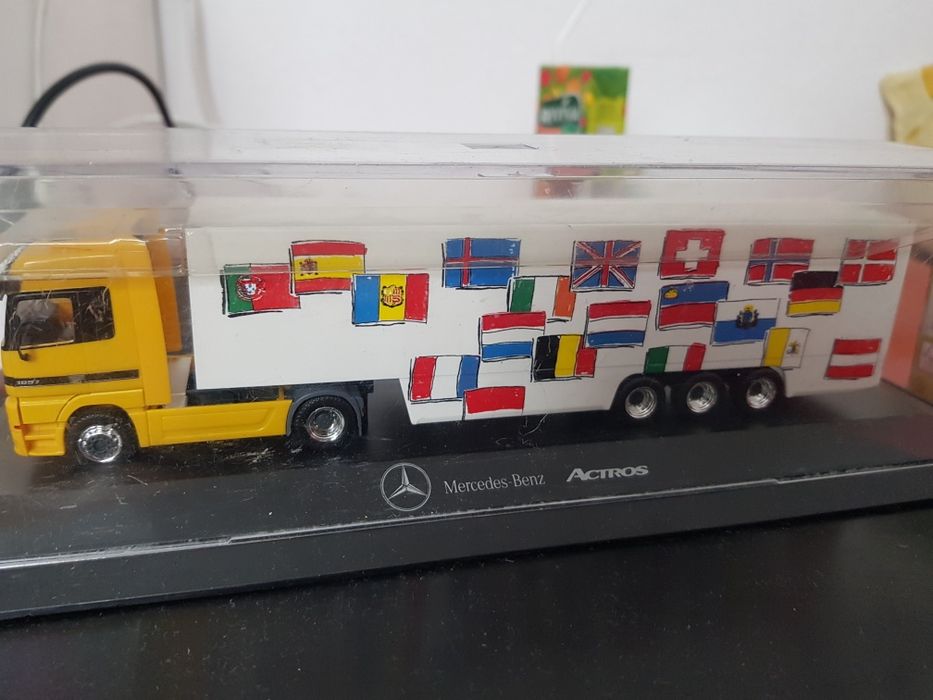 Model zabawka ciężarówka Mercedes