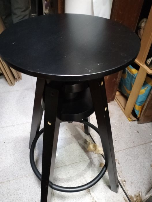 Banco com rosca ajustável em altura