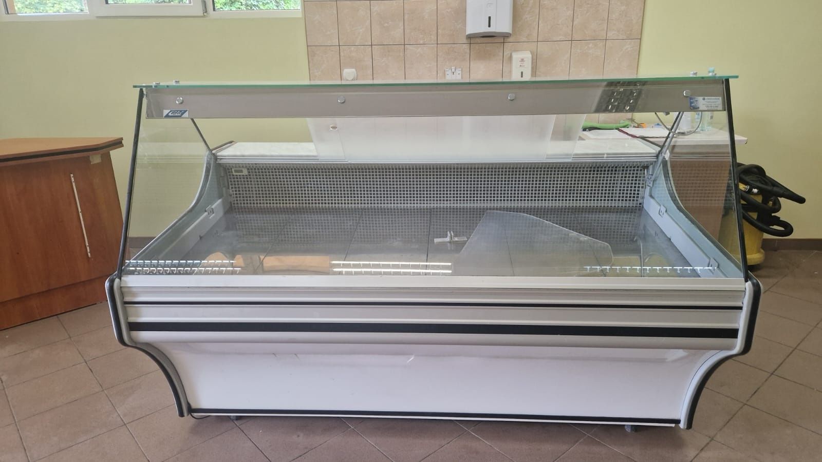 Lada witryna chłodnicza COLD 180 cm