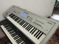 Синтезатор Korg Triton