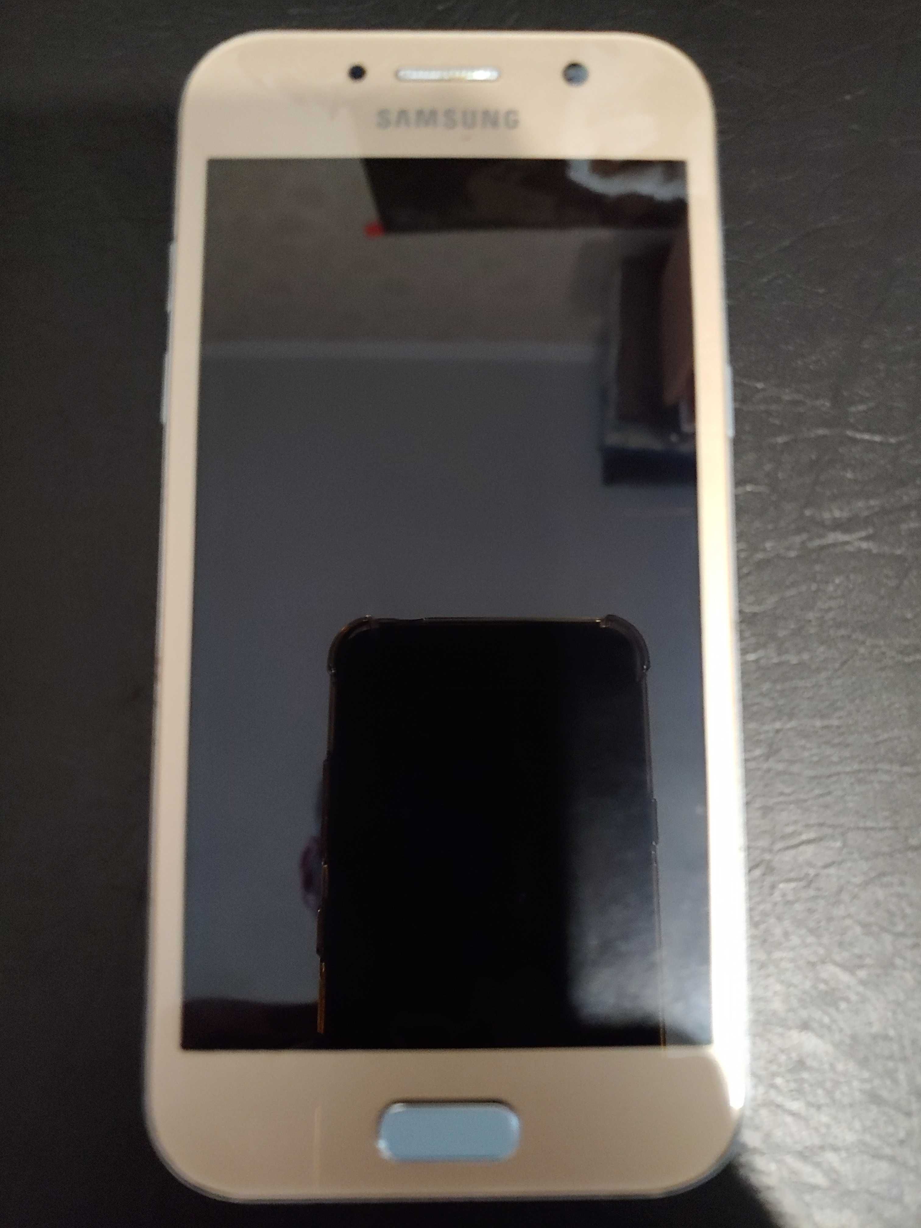 DS Galaxy A5 SM-A520F      ZTE BLADE v9