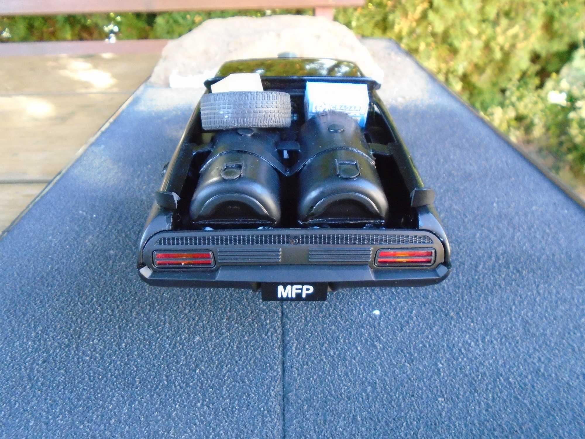 Ford Falcon V8 Interceptor Mad Max 2 Road Warrior 1:18