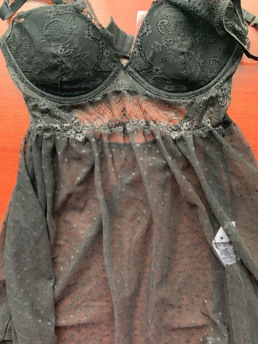 Жіночий пеньюар в чорному кольорі