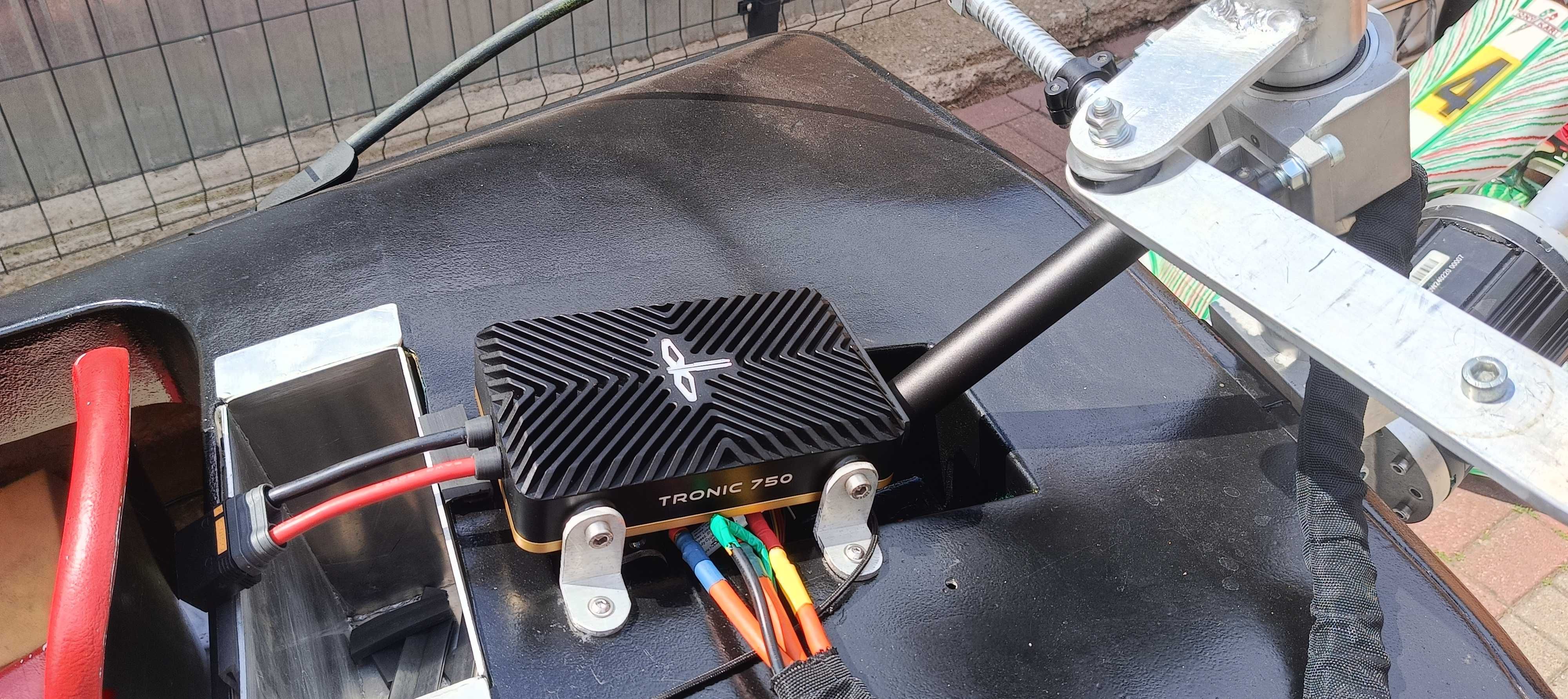 Motorówka łódka jacht elektryczna prototyp projekt