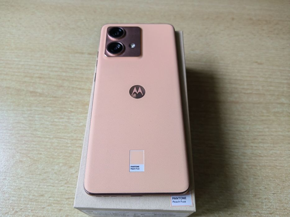 Motorola EDGE 40 neo 12/256gb gwarancja jak nowy Pantone Peach Fuzz