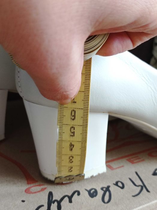 Весільні туфлі білі шкіряні ,37-38р