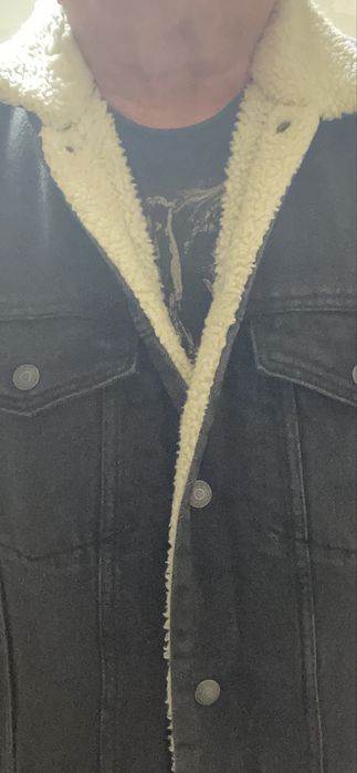 Продам джинсову куртку всесезона XL, купували в офіціалі,