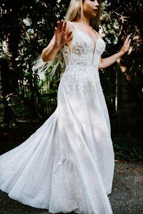 Suknia ślubna Lady in White 2022 brokatowa wycięte plecy + naszyjnik