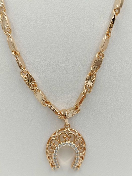 Łańcuszek pozłacany 18k złotem splot królewski, podkowa z cyrkoniami