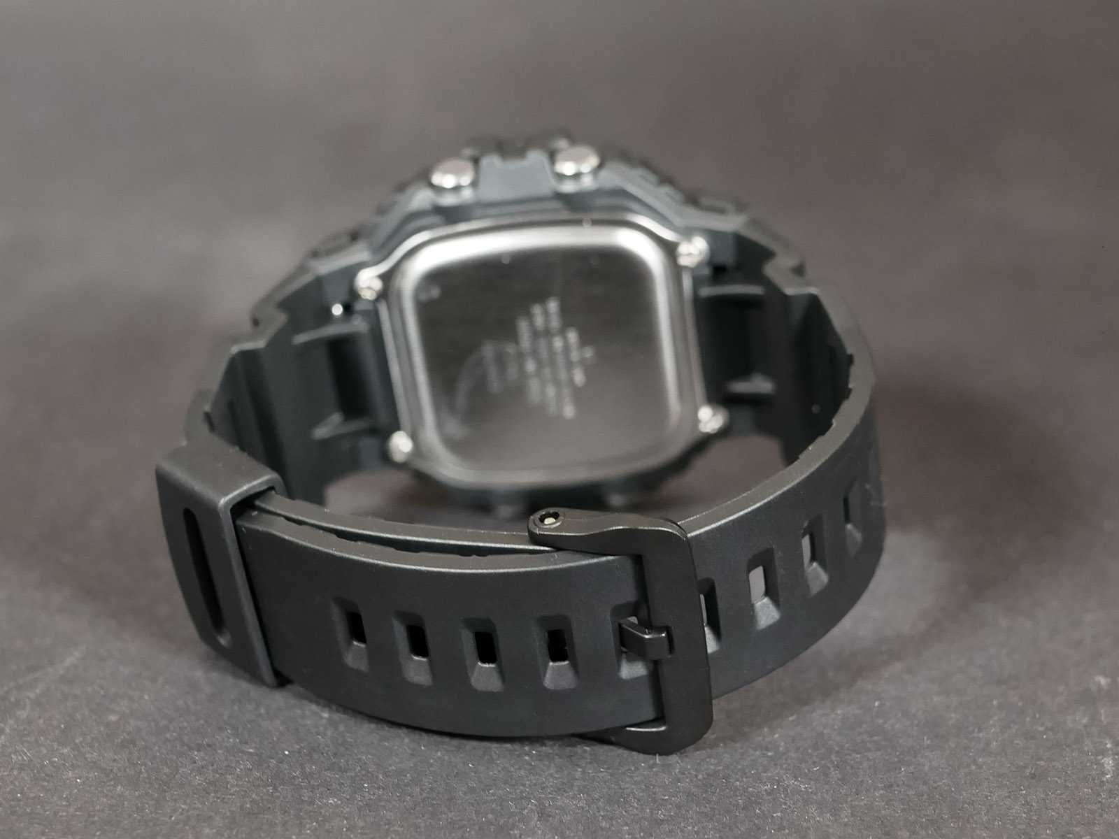 Casio WS-1700H-1AV WR100m батарея на 10 років