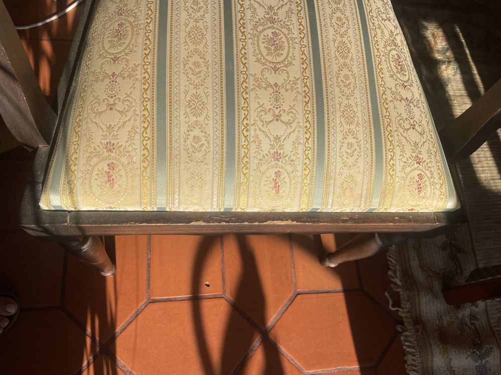 Cadeira de Sala Antiga