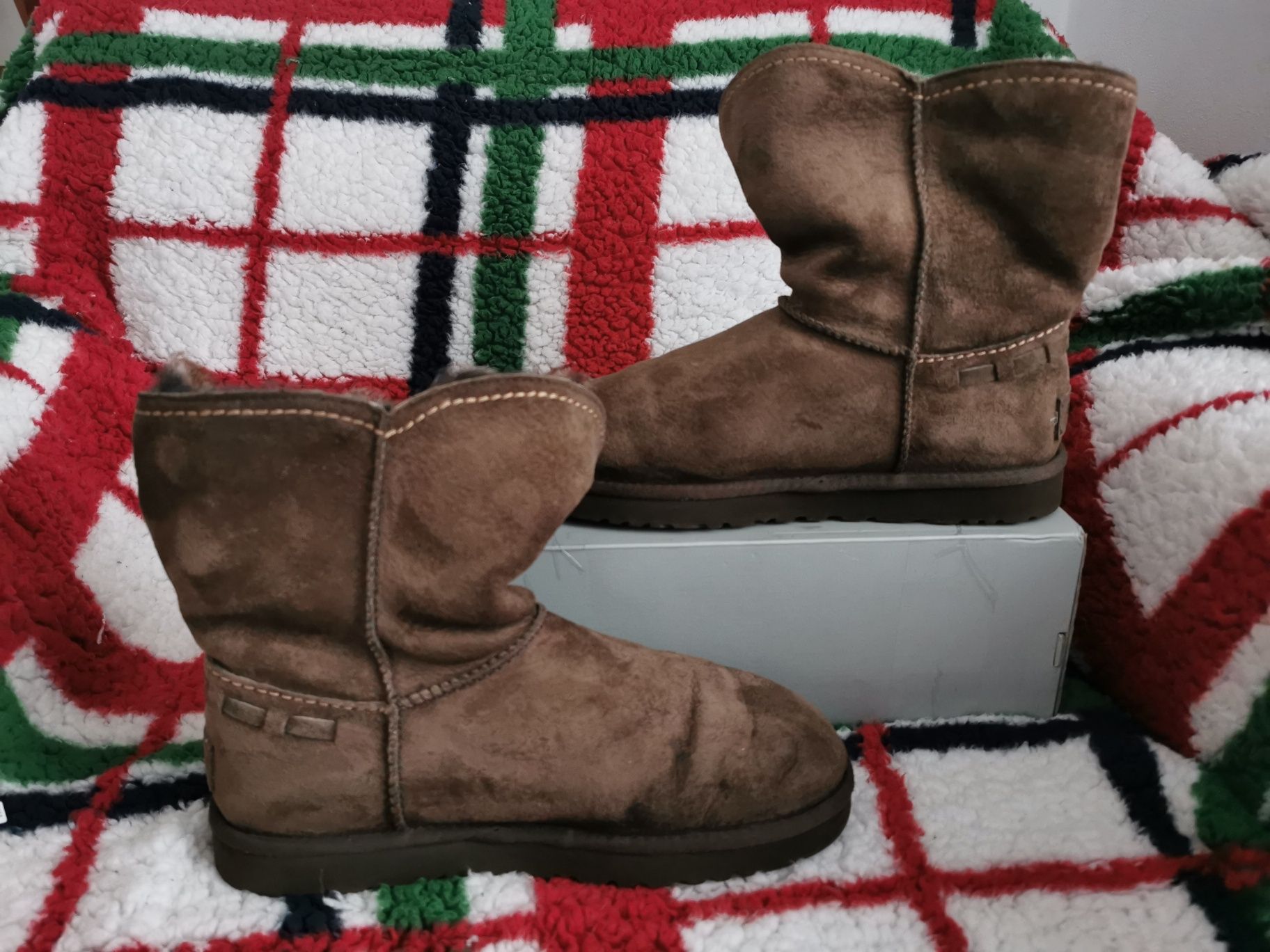 Ugg Australia Meadow Oryginalne śniegowce saszki mukluki 39