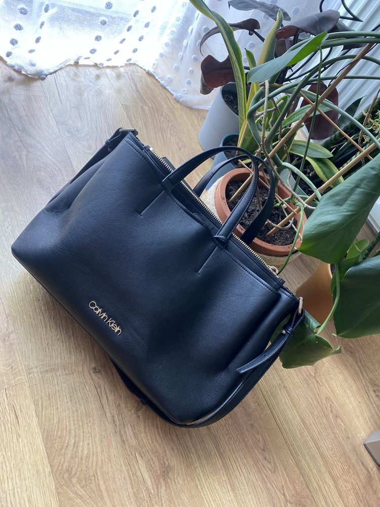 Piękna torba Calvin Klein z paskiem