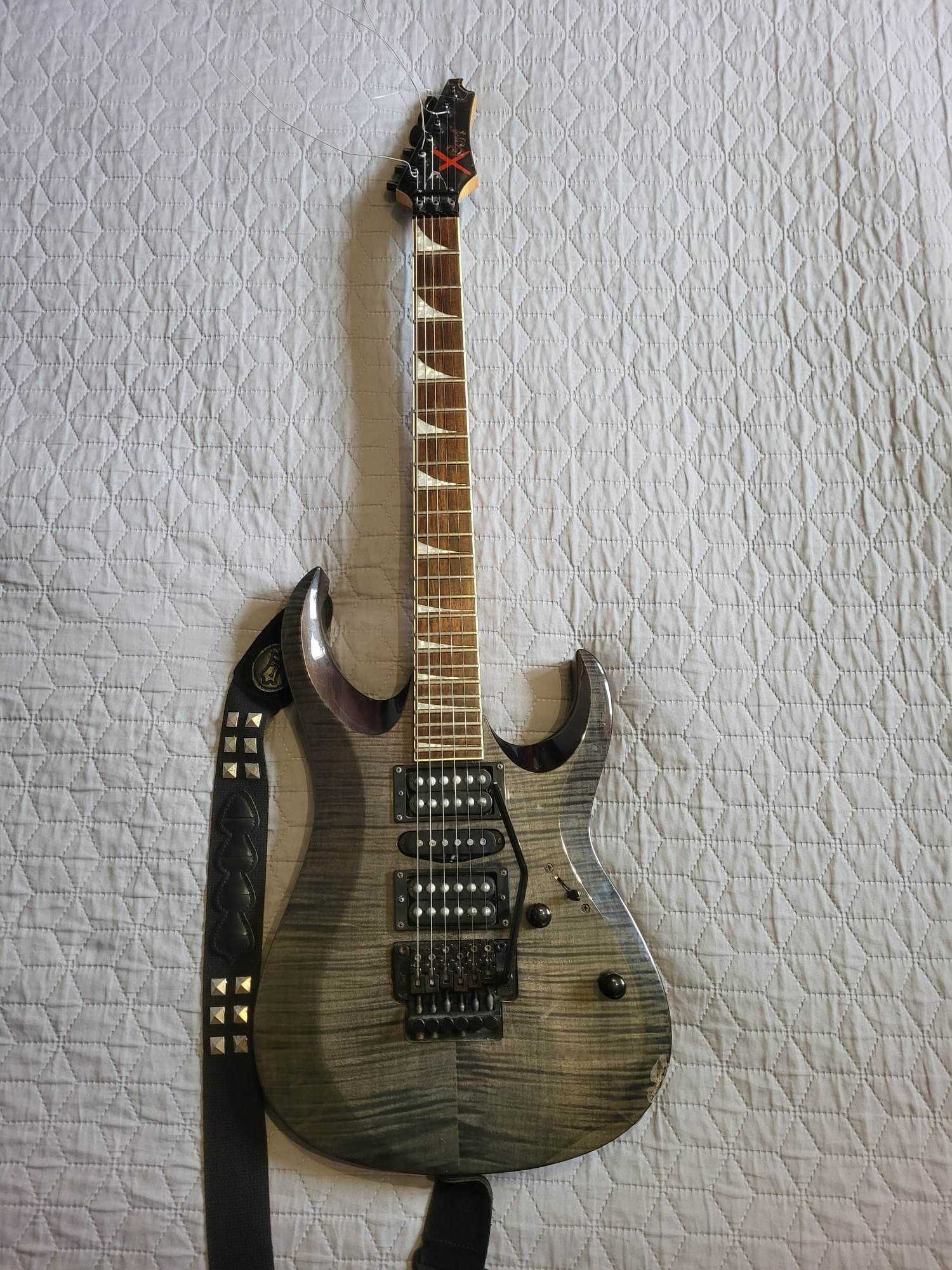 Gitara:  Cort X11 tcg