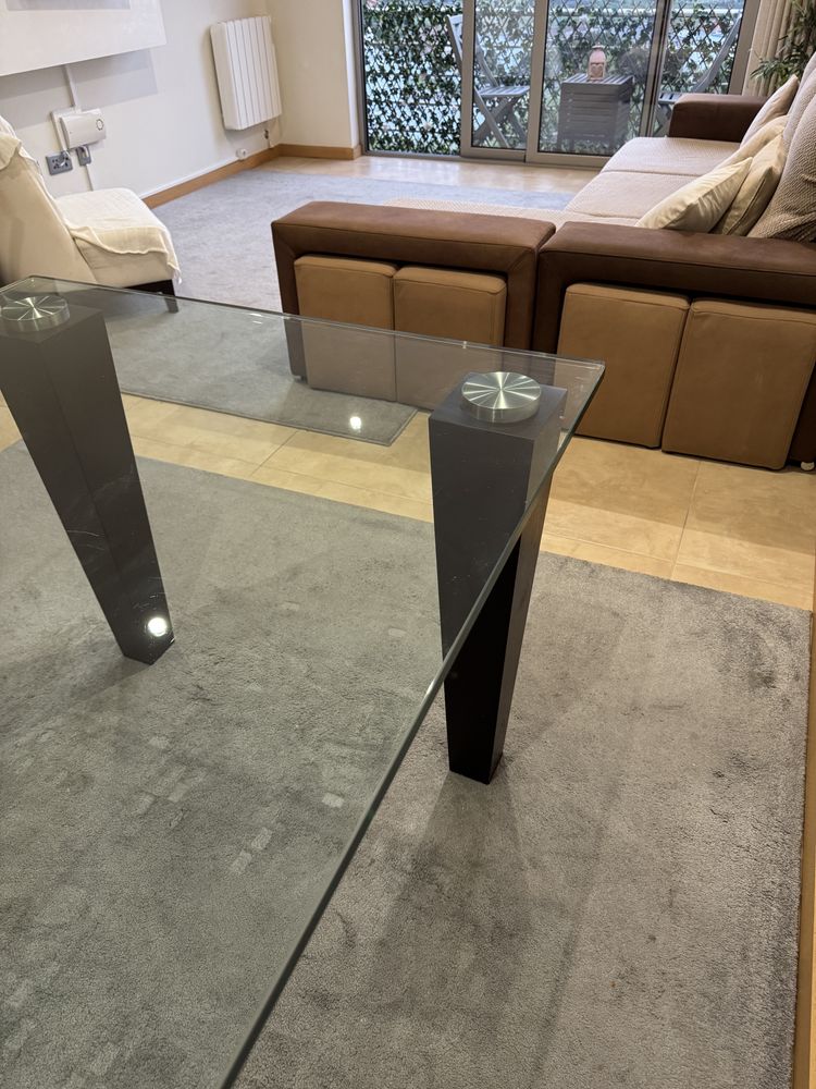 Mesa de jantar com tampo de vidro