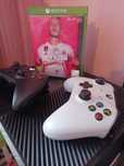 Xbox One + 2 pada + gra