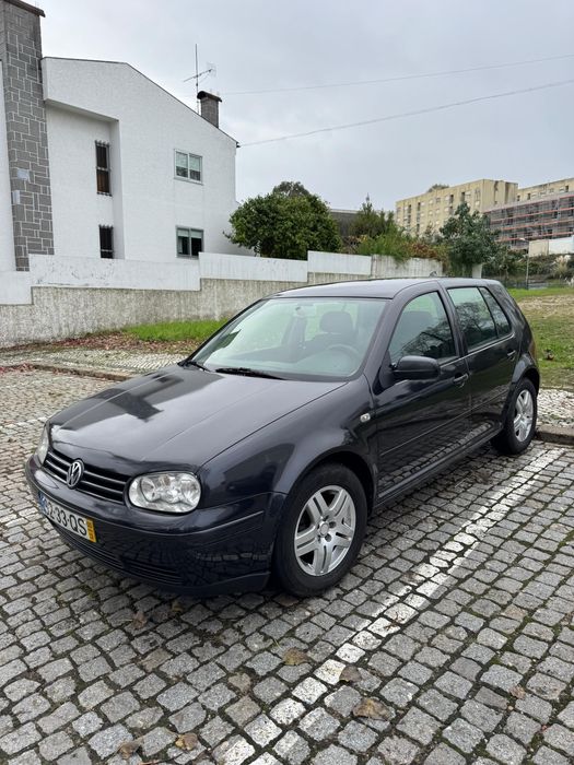 Golf 200 4 portas