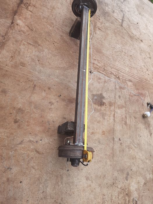 Ось для прицепа с тормозами