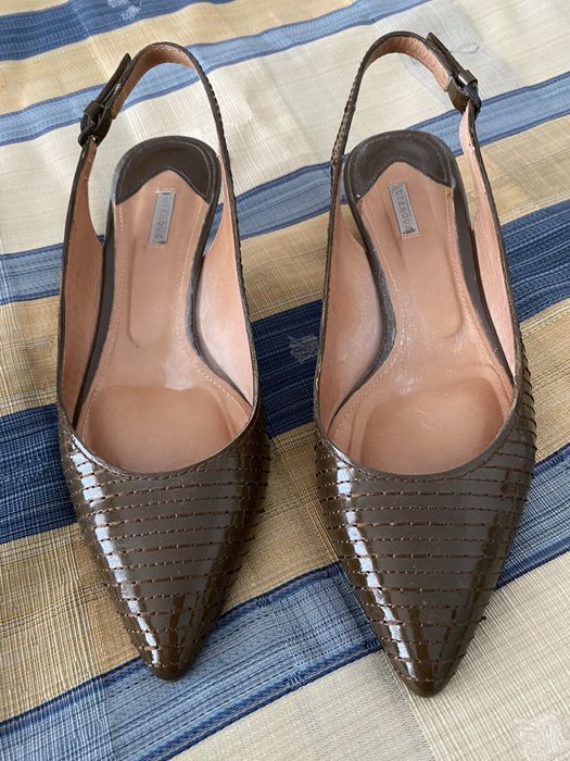 Sapatos verdes abertos atras com salto de 4cm muito elegantes