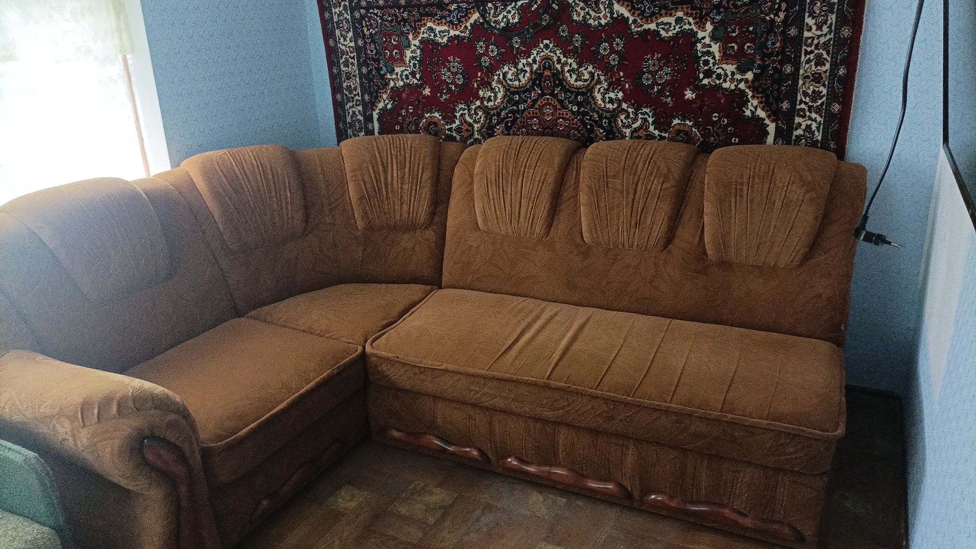 Кутовий диван  з  шухлядою б/у гарний стан