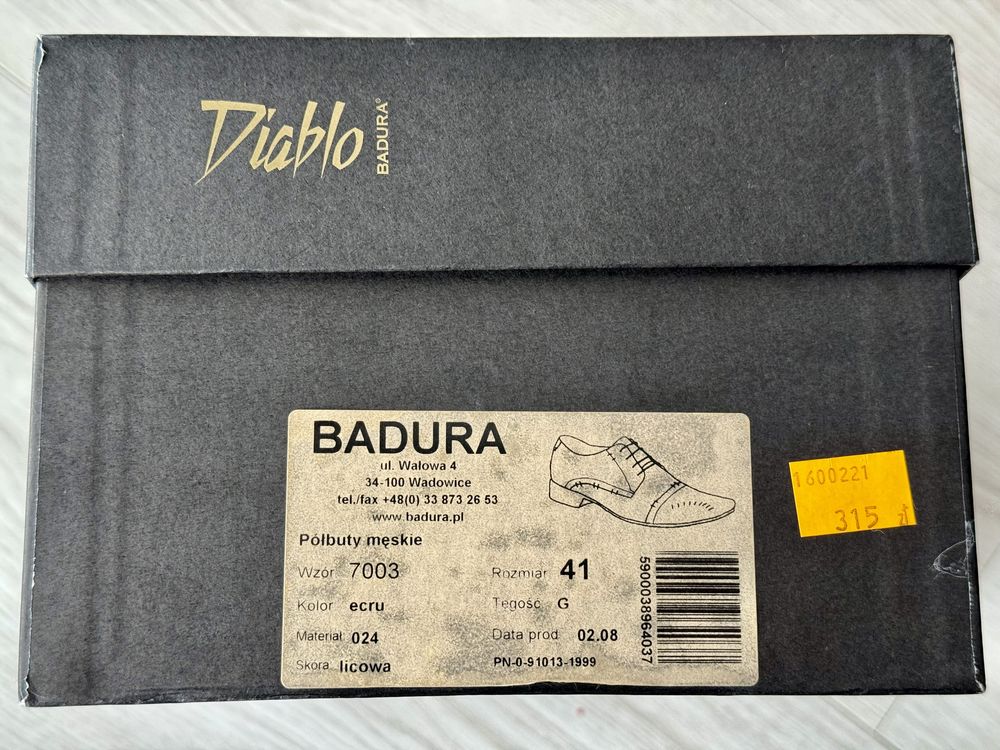 Eleganckie buty Badura w jasnym kolorze ze skóry licowej