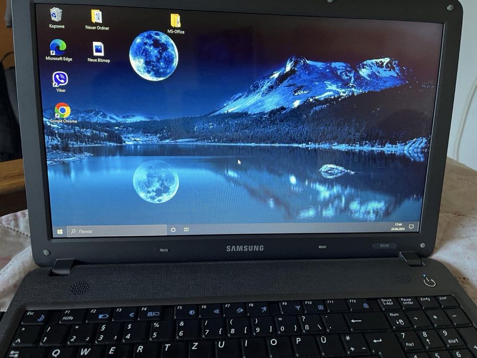 Ноутбук Samsung с немецкой клавиатурой
