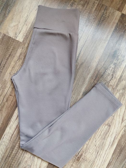 Теплі лосини в рубчик. Дублянка жіноча. Шапка жіноча хутряна натуральн