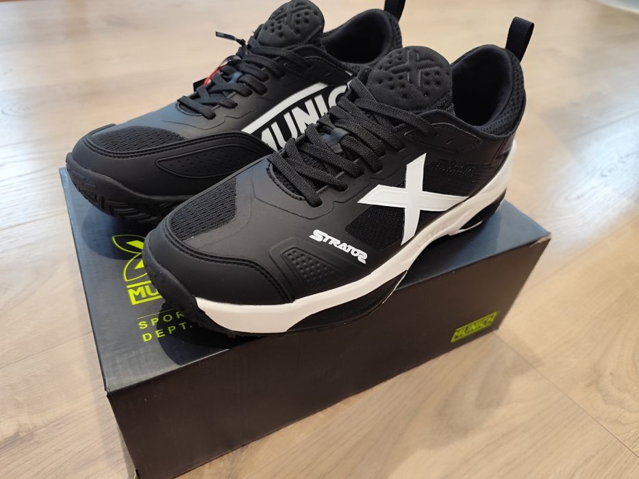 Munich Stratos buty sportowe tenis ziemny padel squash męski czarne 44