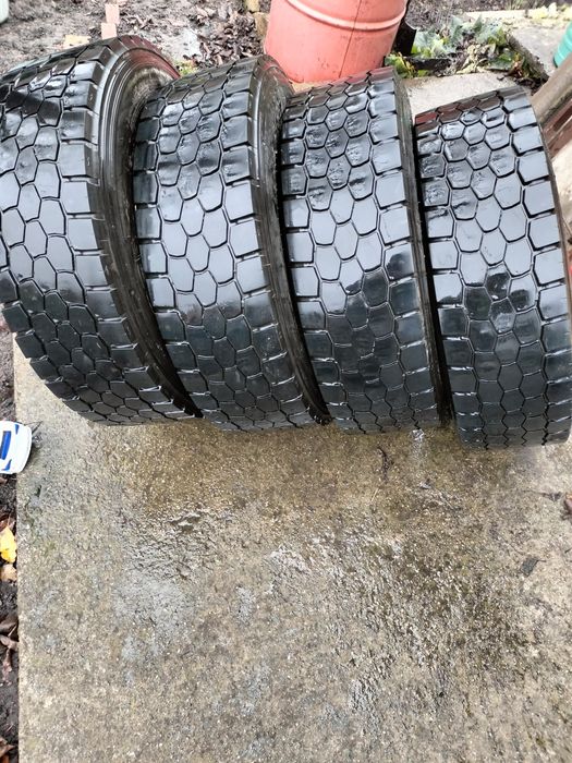 Шини комплект 235/75/17,5