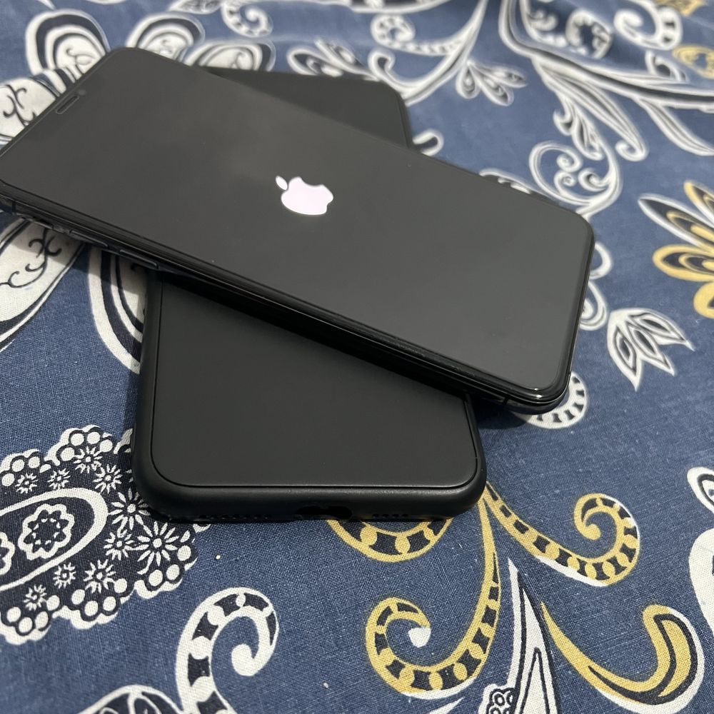 iphone xs max 64gb.....