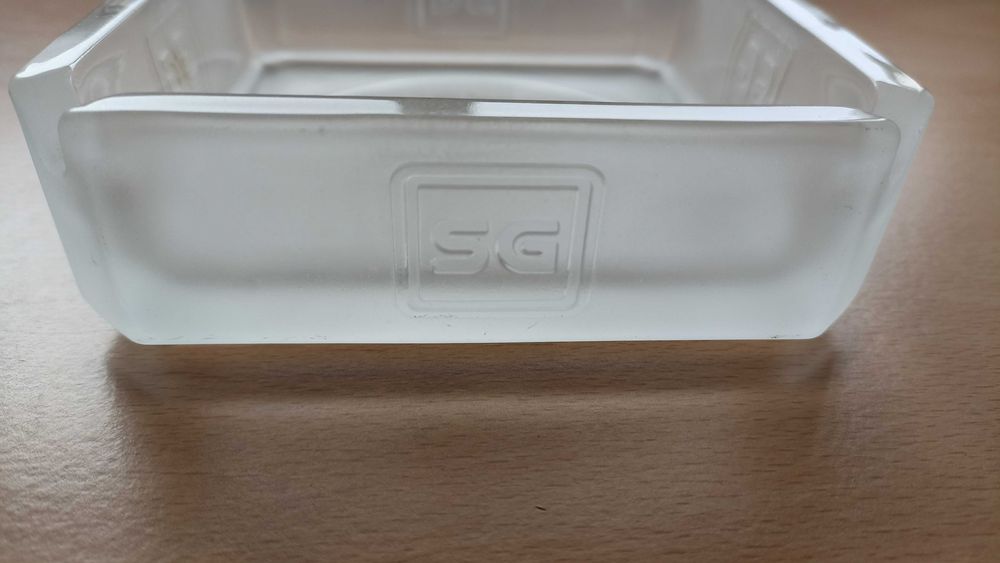 Cinzeiro da marca de cigarros SG