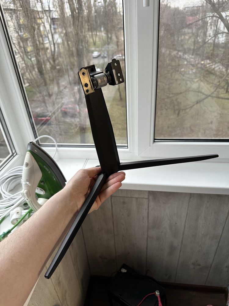 Монітор MSI C27CQ4