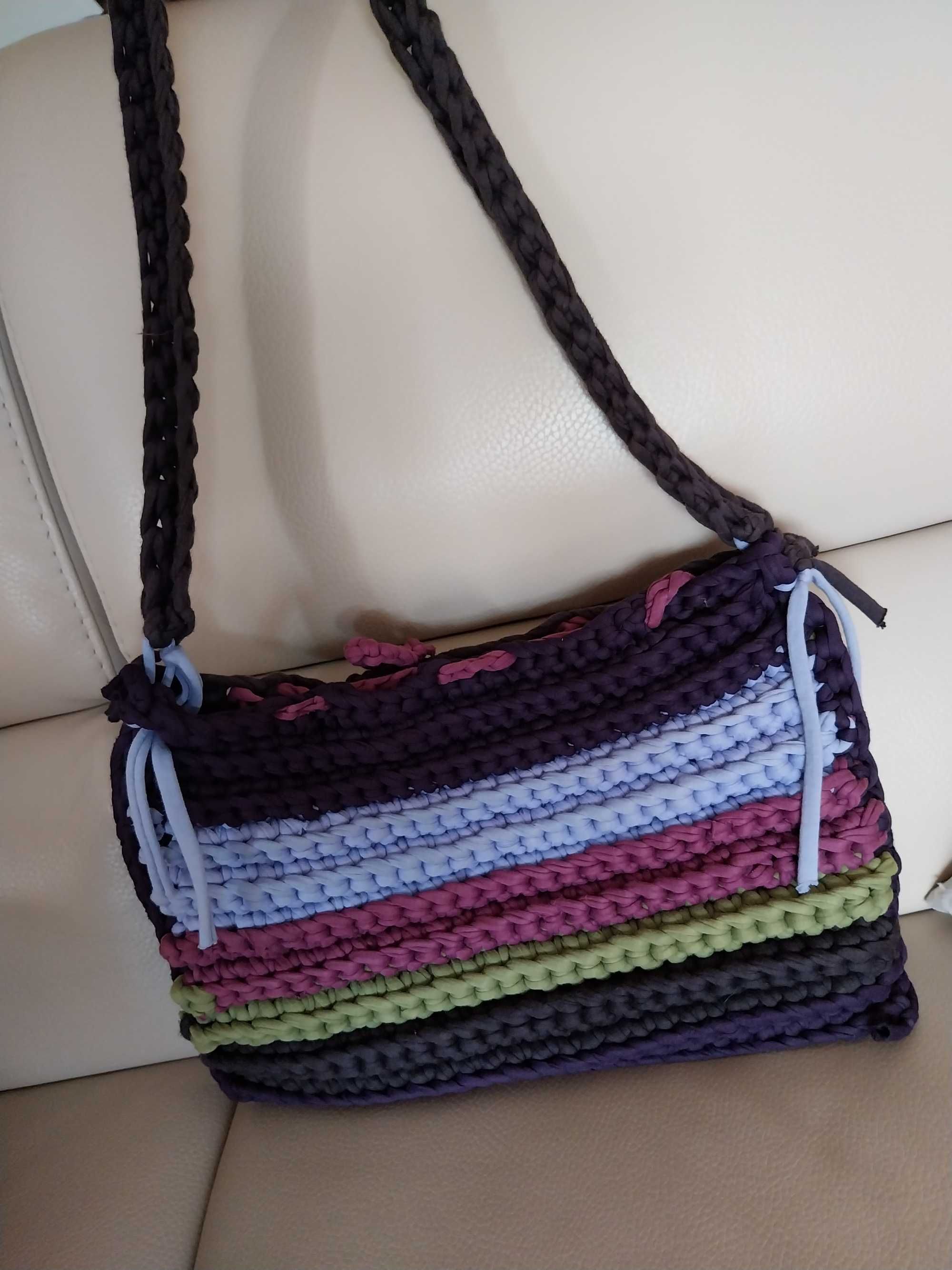 Mala em macramé, várias cores