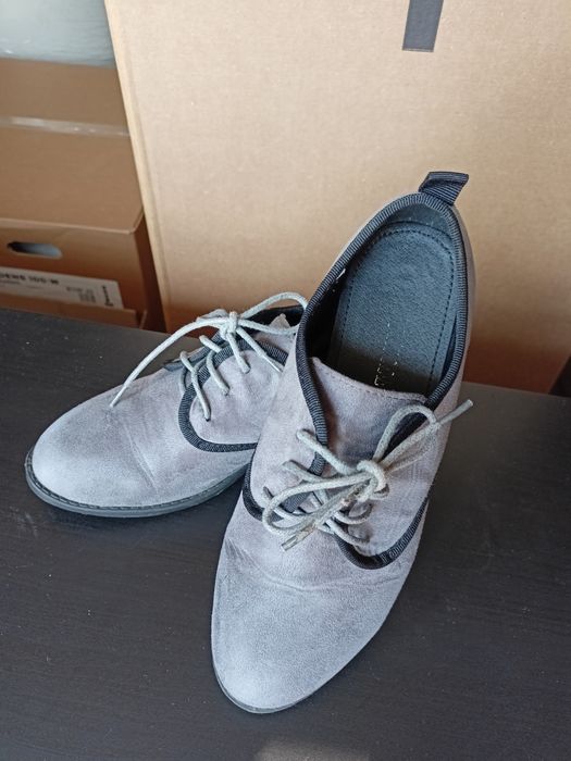 Buty zamszowe szare 37