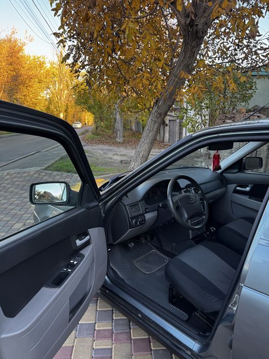 Lada Priora 2011 2170 люкс комплектация