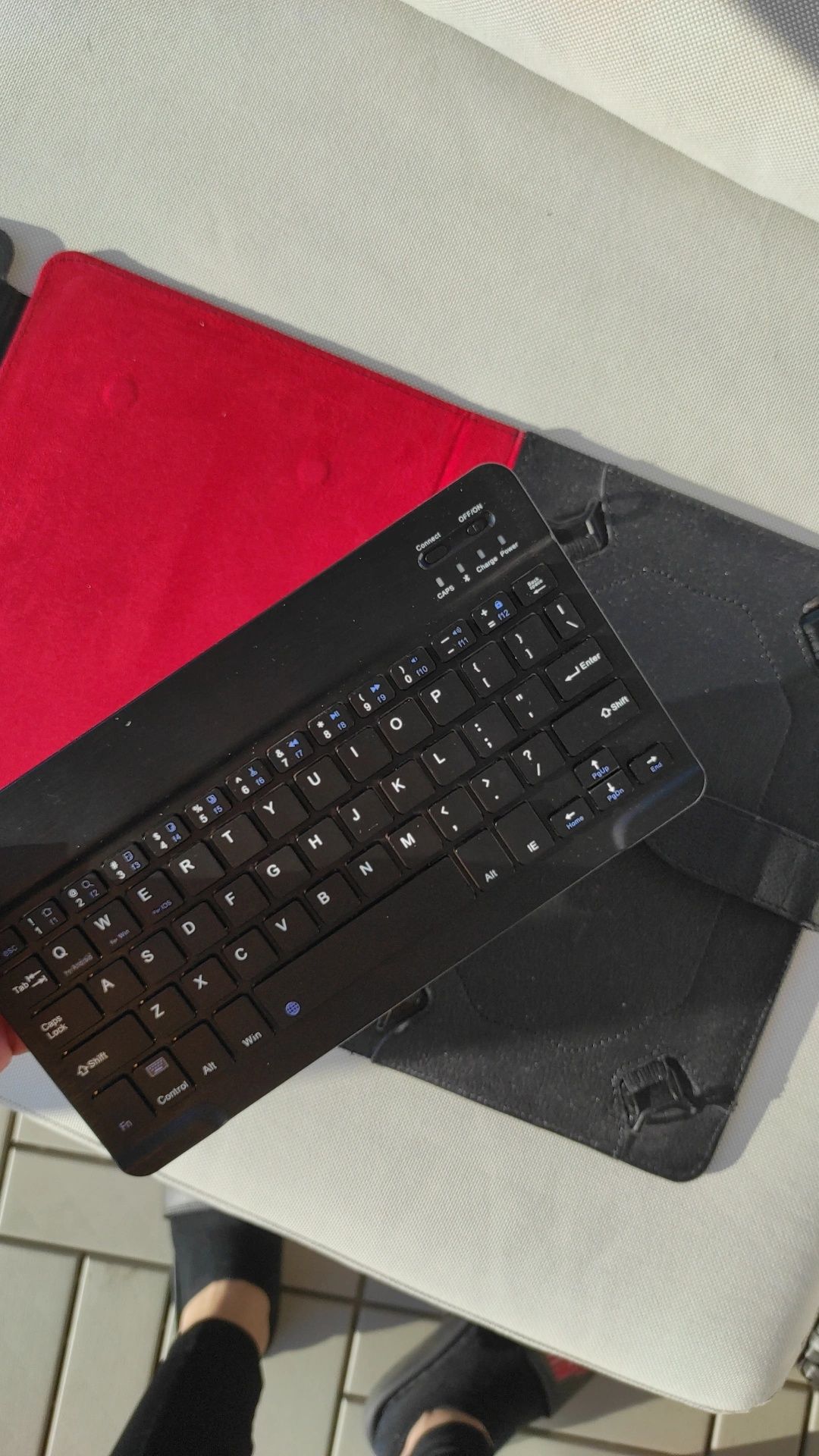 Case na tableta z klawiaturą