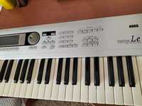 Продам  Korg triton le