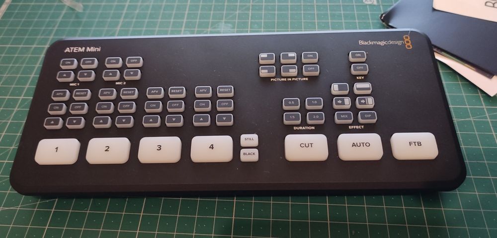 ATEM Mini nova com todos os acessórios