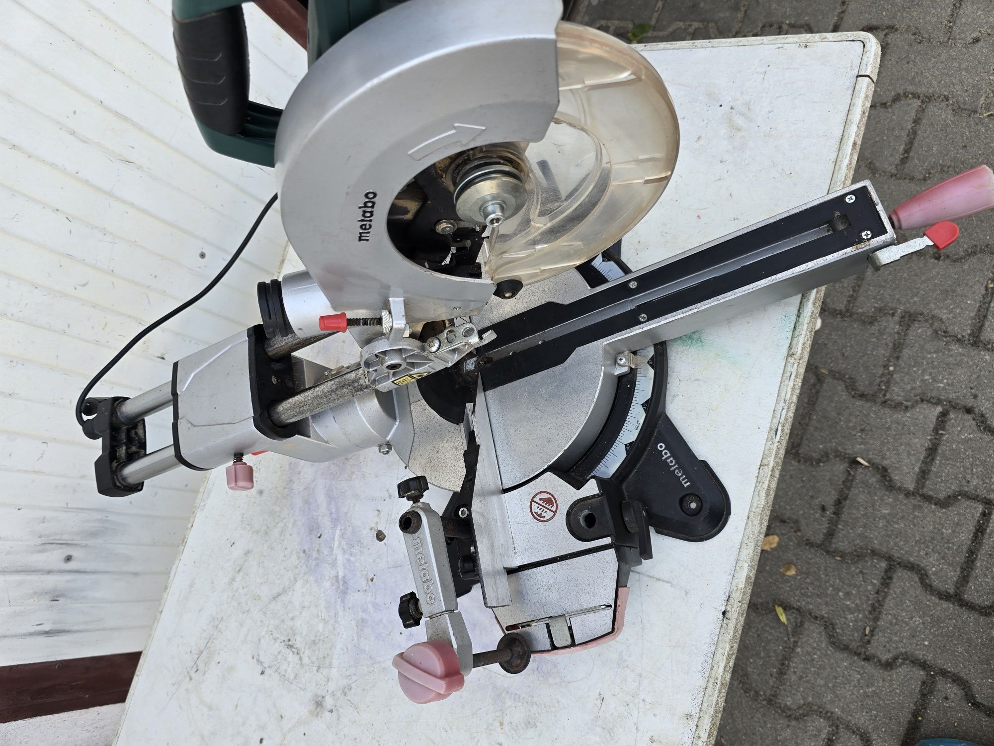 Piła łukośna z posuwem Metabo 1500 W