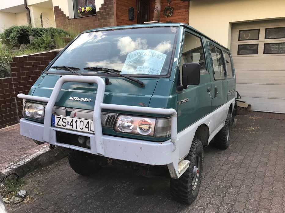 Mitsubishi L300 bus 4x4 off-road