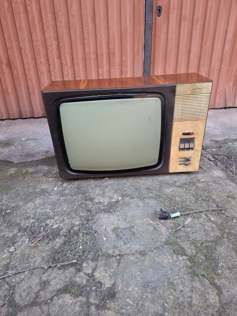 Stary telewizor z czadu PRL