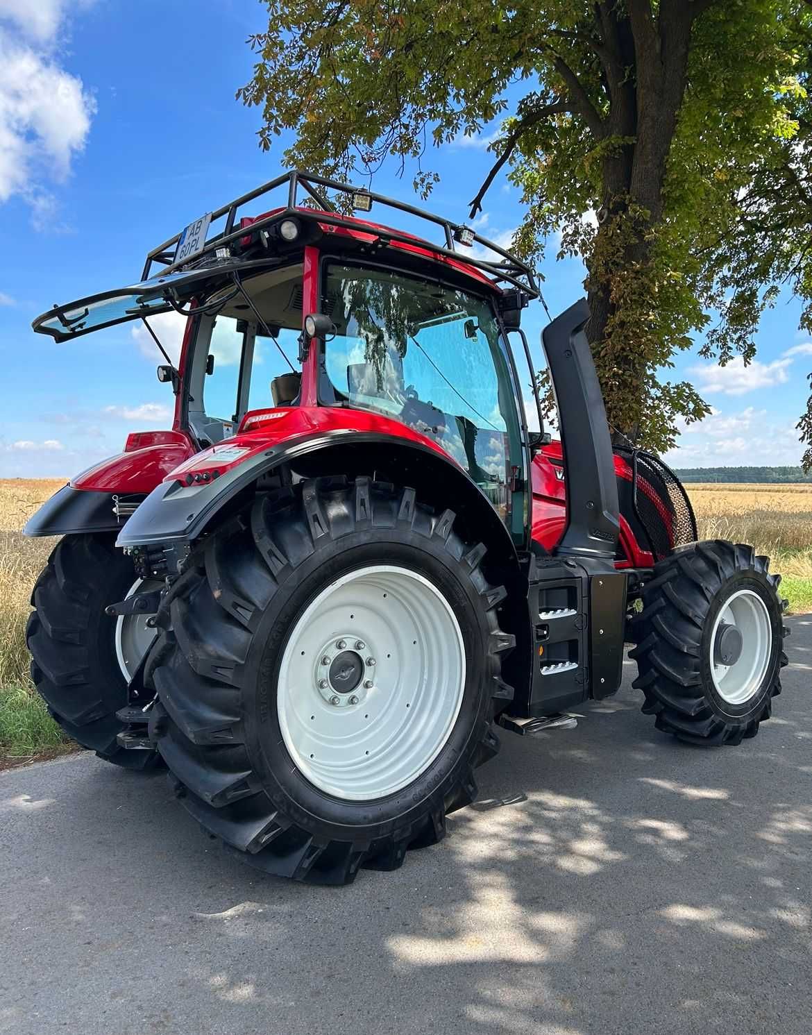 Valtra T144 HiTech Ciągnik, wciągarka ,zabudowa leśna